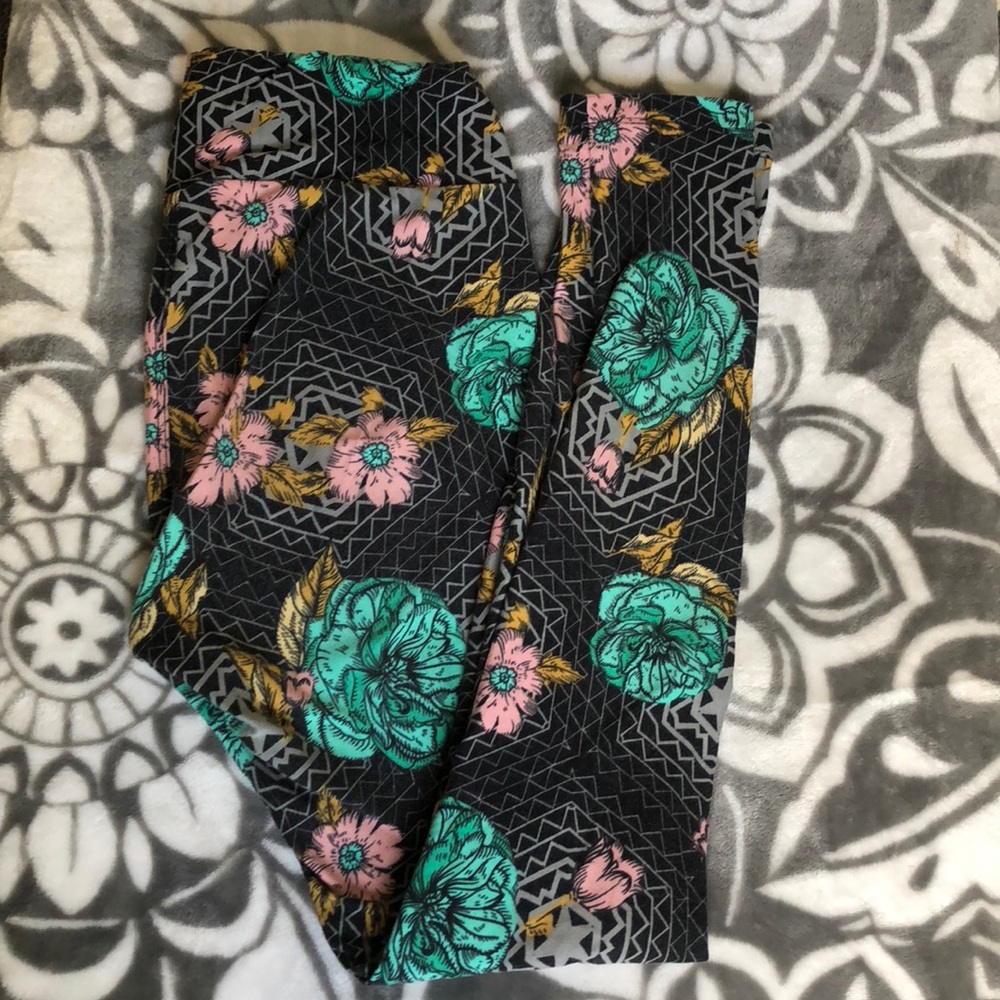 🌹LulaRoe Rose and Chevron Print🌹